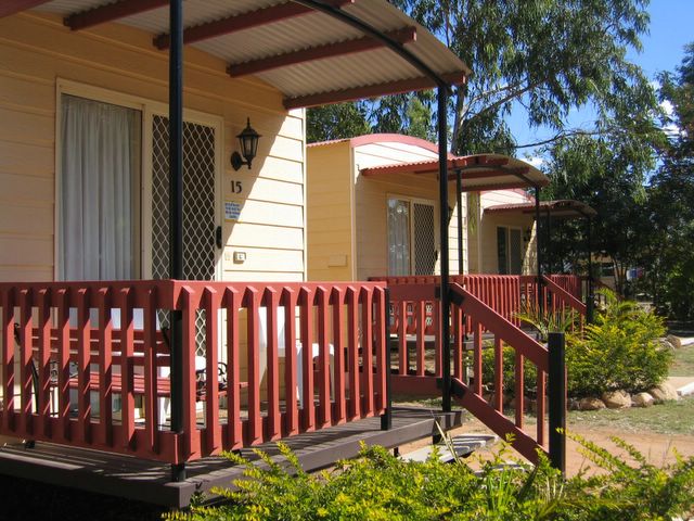Dalrymple Tourist Van Park - Charters Towers: Cottage accommodation ideal for families, couples and singles