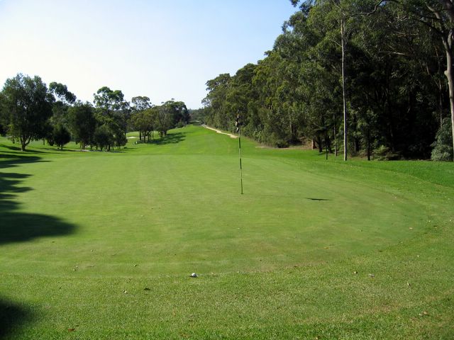 Chatswood Golf Course - Chatswood: Green on Hole 1 looking back along the fairway