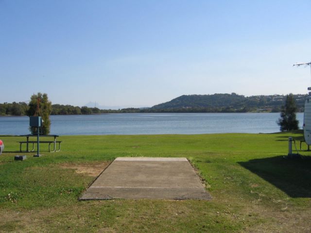 Tweed River Hacienda Holiday Park - Chinderah: Powered sites for caravans with beautiful view of the Tweed River - does it get any better than this !!