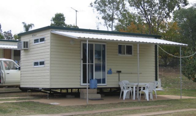 Clermont Caravan Park - Clermont: Cottage accommodation ideal for families, couples and singles