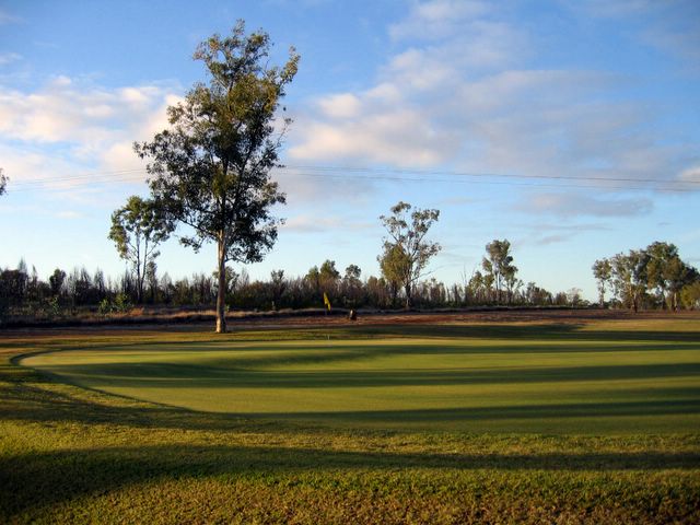 Clermont Golf Course - Clermont: Green on Hole 2