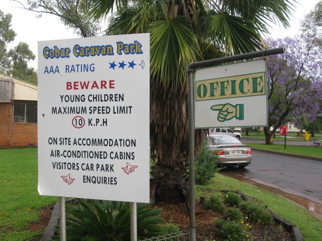 Cobar Caravan Park  - Cobar: Welcome sign at entrance to the park