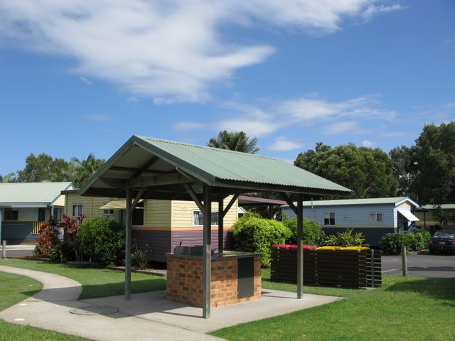 Park Beach Holiday Park - Coffs Harbour: Sheltered outdoor BBQ