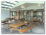 Park Beach Holiday Park - Coffs Harbour: Camp kitchen and BBQ area