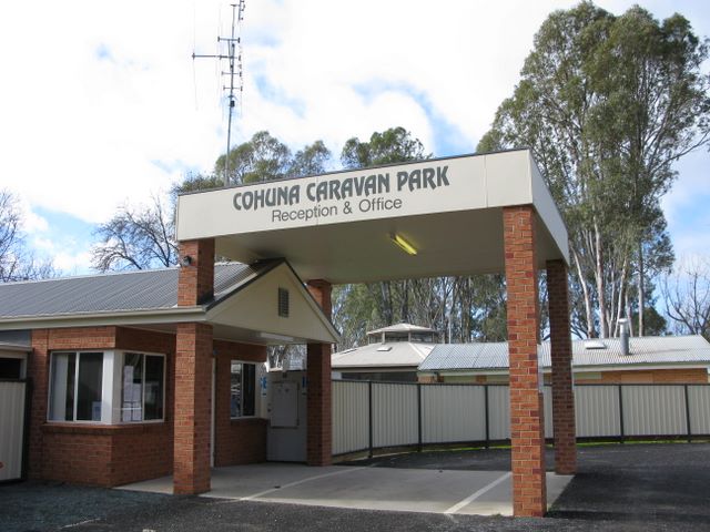 Cohuna Waterfront Holiday Park - Cohuna: Reception and office