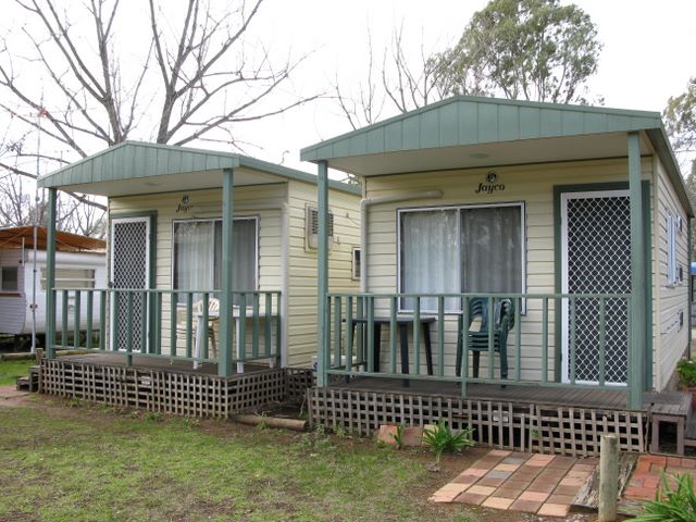 Cohuna Waterfront Holiday Park - Cohuna: Cottage accommodation ideal for families, couples and singles