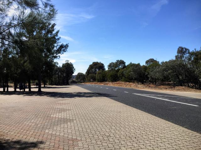 Mundoonen Rest Area - Jerrawa:  Good paved roads into and out of the rest area.