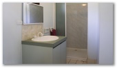 Coogee Beach Holiday Park - Coogee: Bathroom in Holiday Unit
