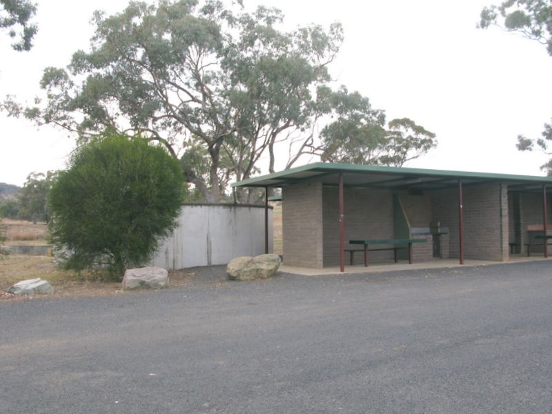 The Black Stump Rest Area - Coolah: Good paved area for parking
