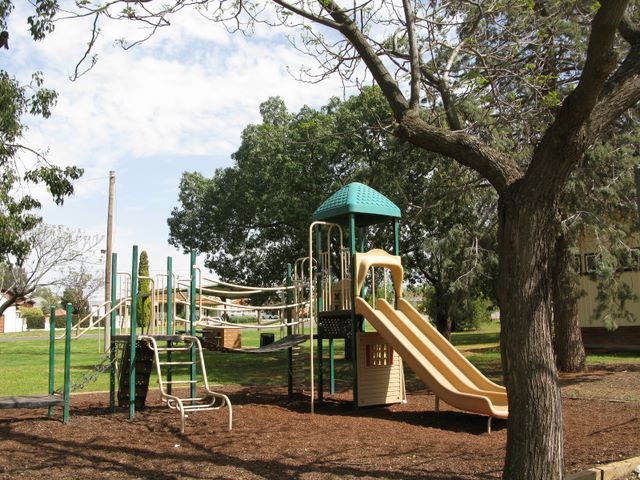 Coolamon Caravan Park - Coolamon: Playground for children.