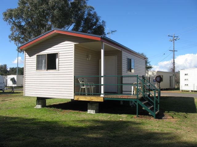 John Oxley Caravan Park - Coonabarabran: This park has recently added this new cottage.