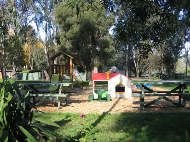 Corowa Caravan Park - Corowa: Playground for children