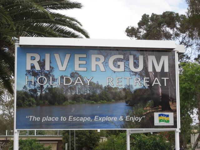 Rivergum Holiday Retreat 2009 - Corowa: Rivergum Holiday Retreat welcome sign