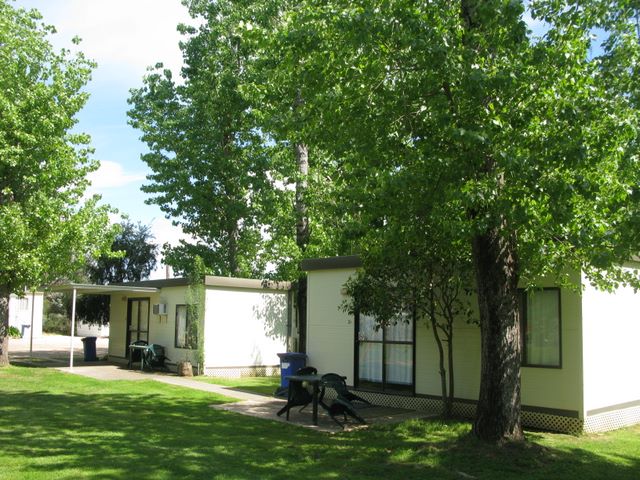 Mt Mittamatite Caravan Park - Corryong: Cottage accommodation, ideal for families, couples and singles