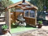 Cowell Foreshore Caravan Park & Holiday Units - Cowell: Sheltered outdoor BBQ 