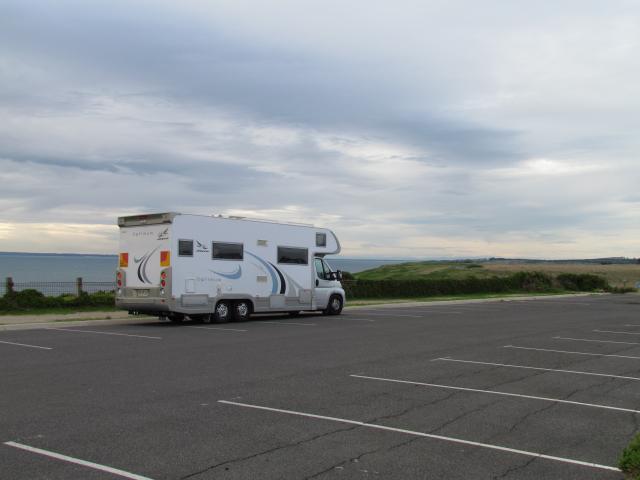 Cowes Caravan Park - Cowes: Parking at the Nobbies