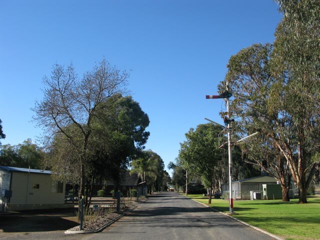 Cowra Holiday Park - Cowra: Good paved roads throughout the park - note the historic railway signals
