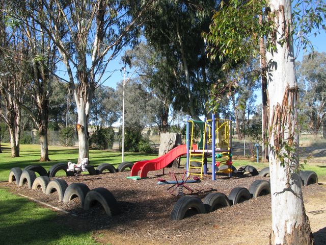 Cowra Holiday Park - Cowra: Playground for children.