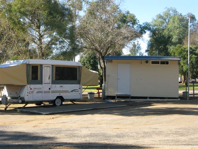 Cowra Holiday Park - Cowra: Ensuite Powered Sites for Caravans