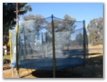 Cowra Holiday Park - Cowra: Enclosed trampoline for kids