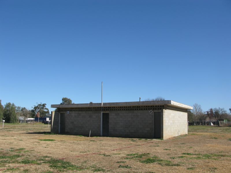 Cowra Showground Caravan Park - Cowra: Amenities for campers which includes a laundry.