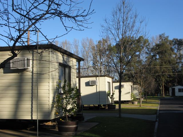 Cowra Van Park - Cowra: Cottage accommodation, ideal for families, couples and singles