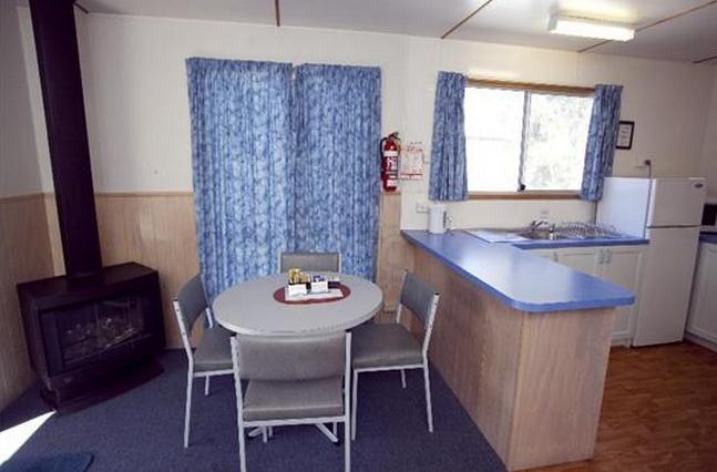 Discovery Holiday Parks - Cradle Mountain - Cradle Mountain: Kitchen dining room