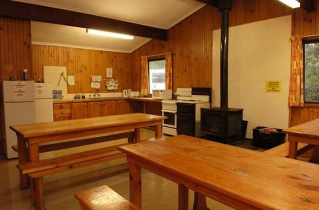 Discovery Holiday Parks - Cradle Mountain - Cradle Mountain: Interior of cottage