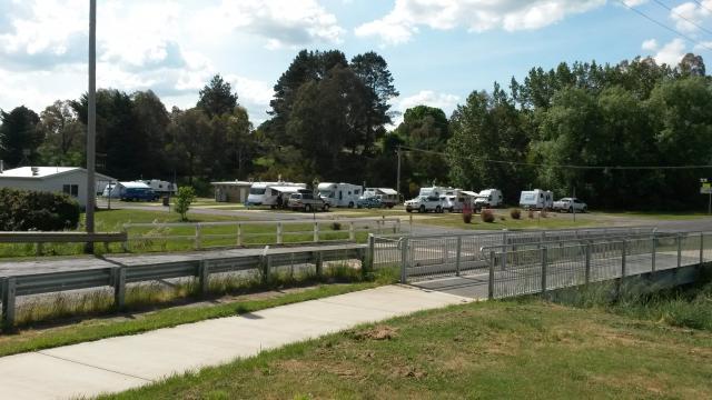 Crookwell Caravan Park - Crookwell: Crookwell Caravan Park with new camp kitchen with fire place and TV.