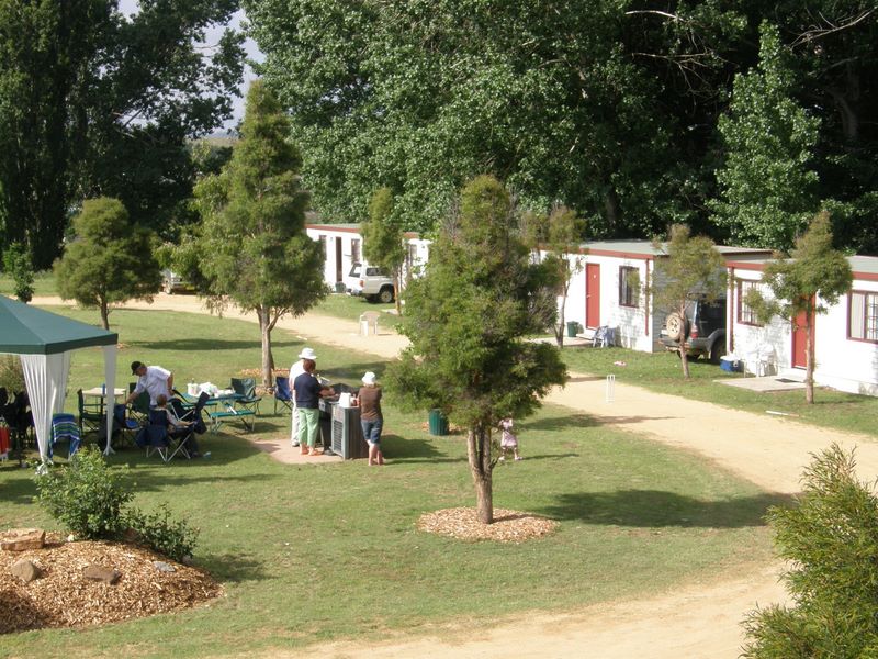 Snowy River Holiday Park - Dalgety: Park overview showing cabins on the right.