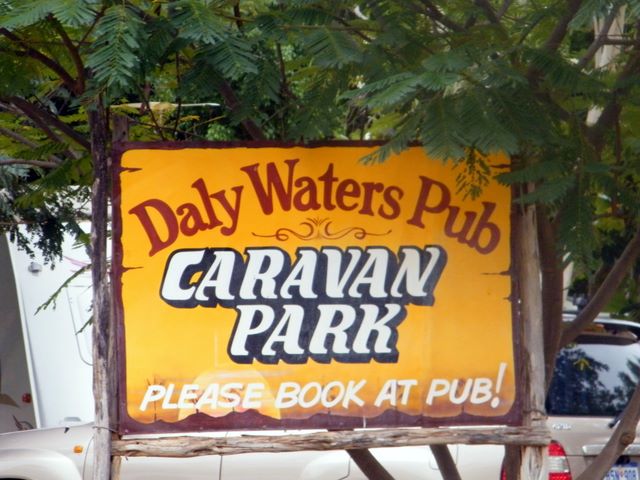 Daly Waters Pub and Caravan Park - Daly Waters: Daly Waters Pub Caravan Park welcome sign