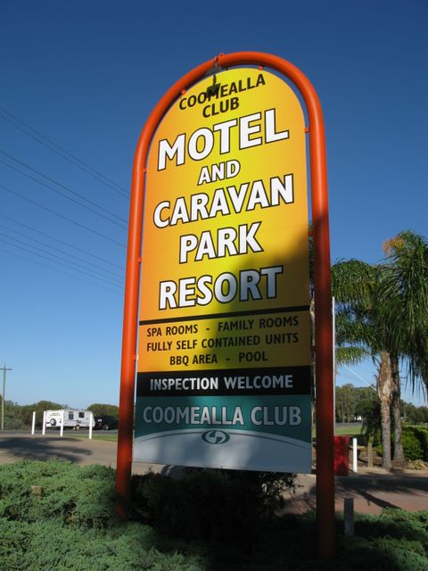 Coomealla Club Caravan Park Resort - Dareton: Welcome sign