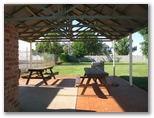 Coomealla Club Caravan Park Resort - Dareton: Interior of  sheltered outdoor BBQ area