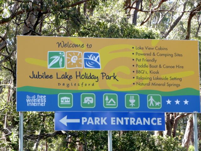 Jubilee Lake Holiday Park - Daylesford: Jubilee Lake Holiday Park welcome sign