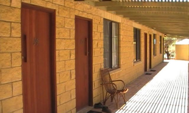 Nanga Bay Resort - Denham: Motel style accommodation
