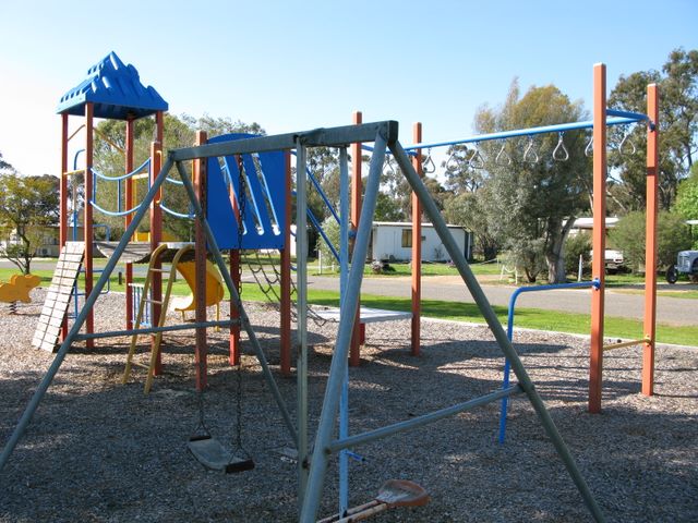Donald Lakeside Caravan Park - Donald: Playground for children.