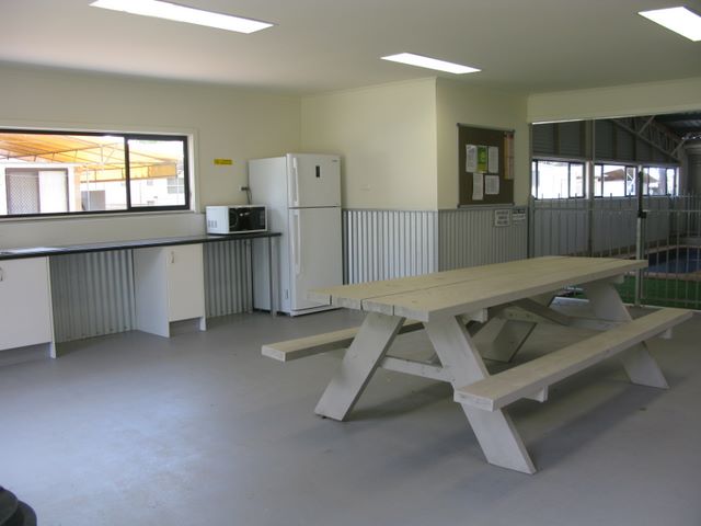 Peninsula Holiday Park - Dromana: Interior of camp kitchen