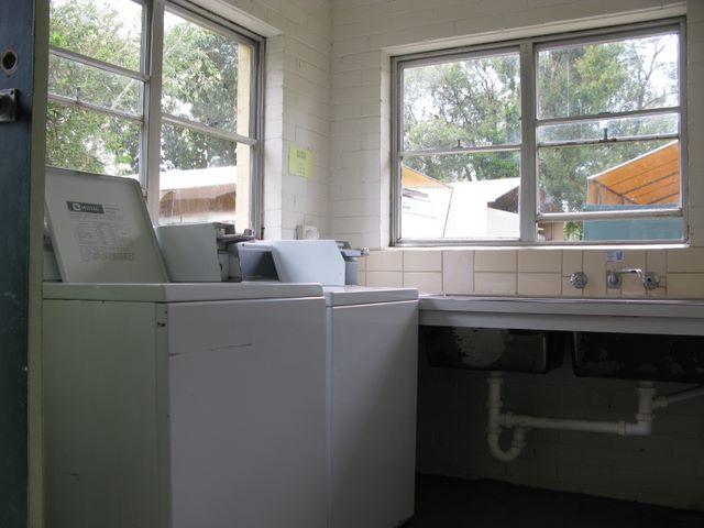 Glen Cromie Caravan Park - Drouin West: Interior of laundry
