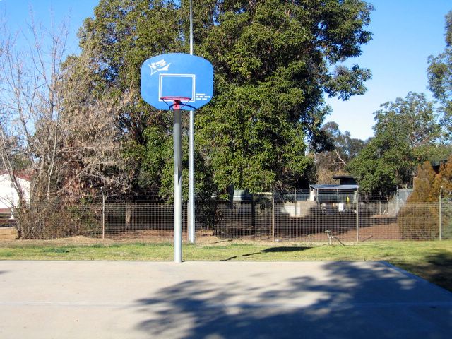 Dubbo City Holiday Park - Dubbo: Basketball court