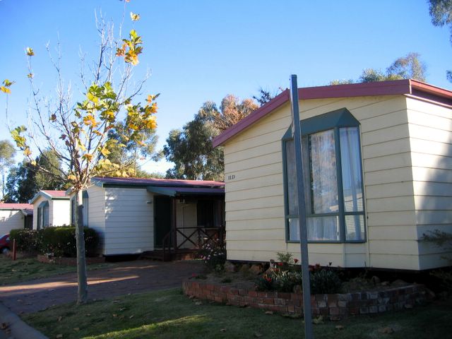 BIG4 Dubbo Parklands - Dubbo: Cottage accommodation ideal for families, couples and singles