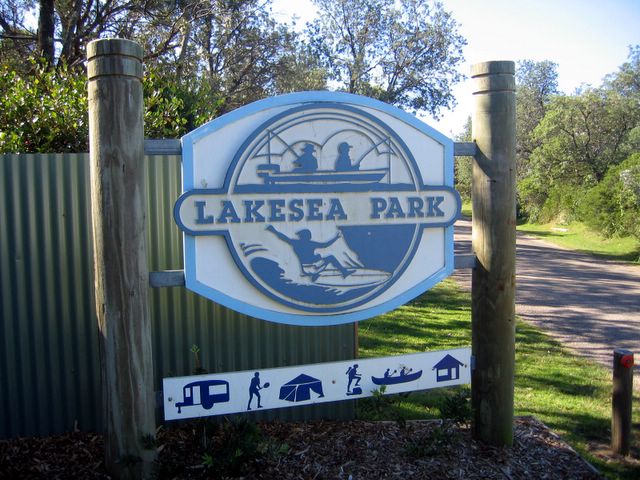 Lakesea Park - Durras Lake: Lakesea Park welcome sign