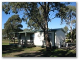 Eagle Point Caravan Park - Eagle Point: Cottage accommodation ideal for families, couples and singles