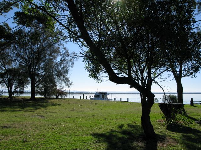Lake King Waterfront Caravan Park - Eagle Point: Open space in front of the park