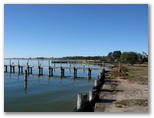 Lake King Waterfront Caravan Park - Eagle Point: Wharf directly in front of Caravan Park