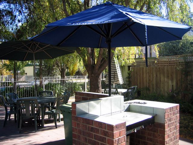 Rich River Holiday and Lifestyle Village 2006 - Echuca: BBQ area