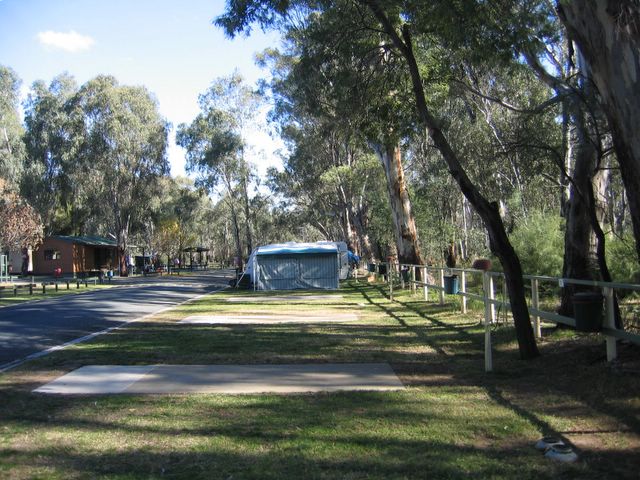Yarraby Holiday & Tourist Park Resort 2006 - Echuca: Powered sites for caravans