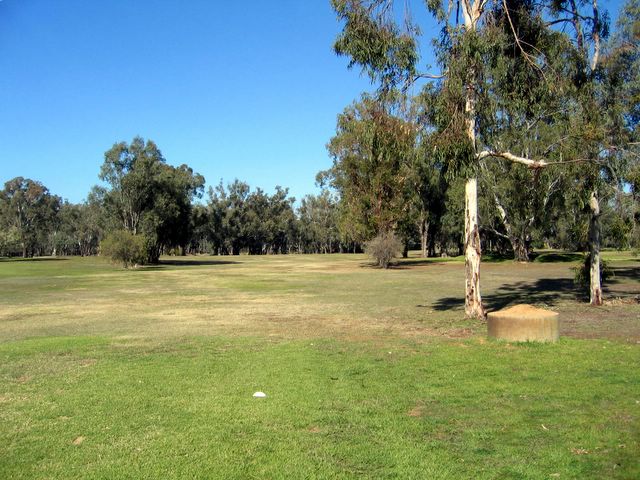 Echuca YMCA Golf Course - Echuca: Fairway view Hole 9