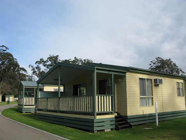 Eden Gateway Holiday Park - Eden: Cottage accommodation, ideal for families, couples and singles