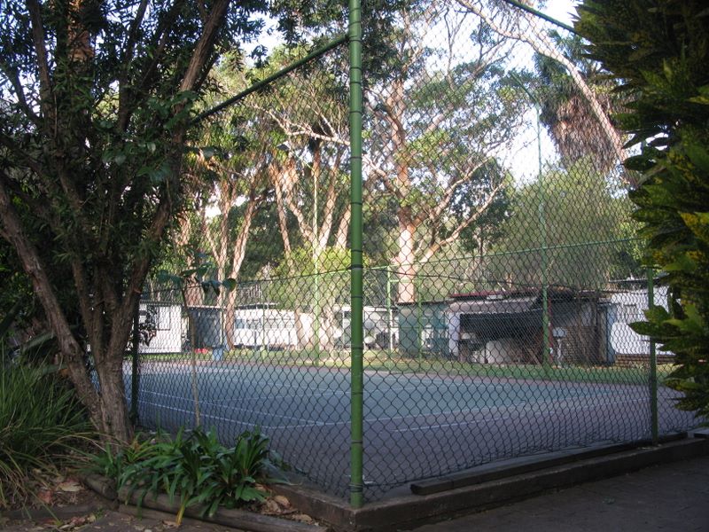 Pacific Palms Caravan Park - Elizabeth Beach: Tennis courts