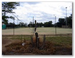 Emerald Cabin & Caravan Village - Emerald: Tennis courts across the road from the park